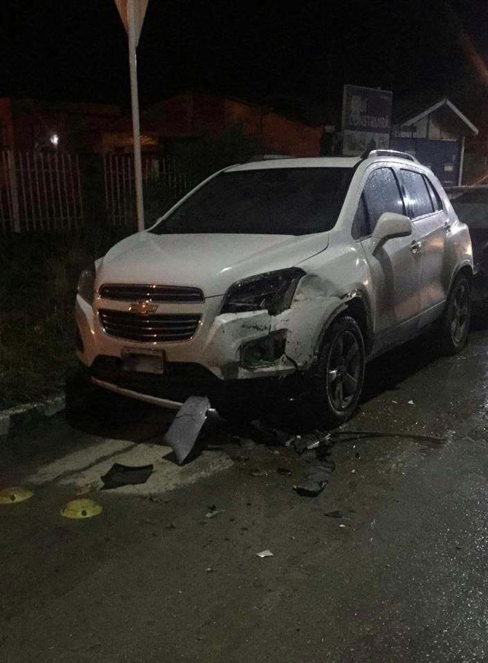 Chocó con un auto estacionado dejó el auto y se fue El Faro Noticias